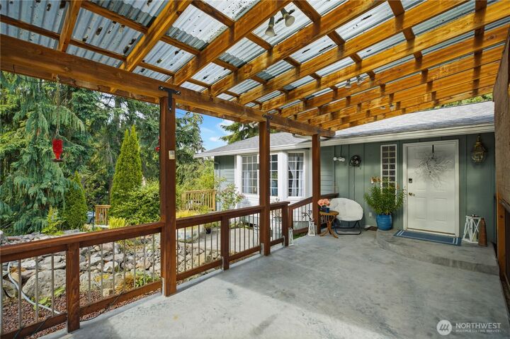 Property Photo: 415 118th Avenue E WA 98372