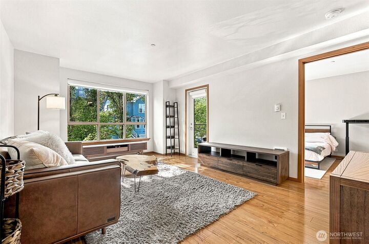 Property Photo:  412  11th Avenue 303  WA 98122 