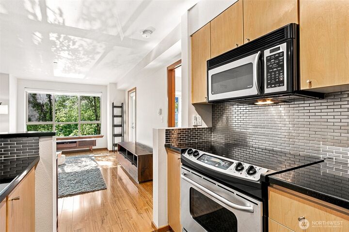 Property Photo:  412  11th Avenue 303  WA 98122 