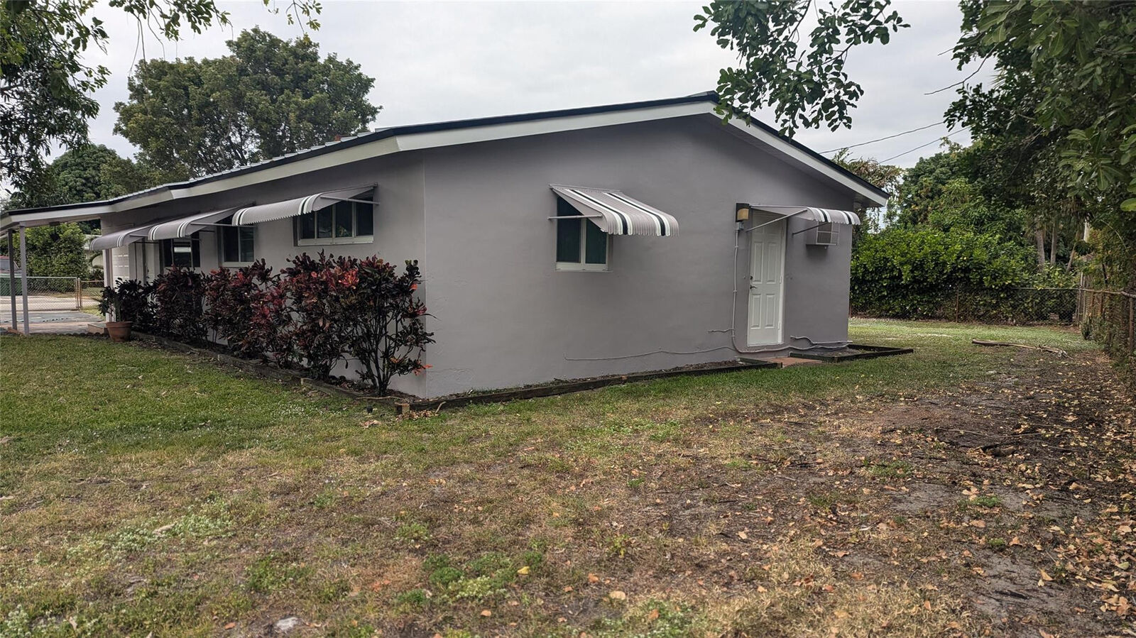 Property Photo:  2080 SW 38th Avenue  FL 33312 