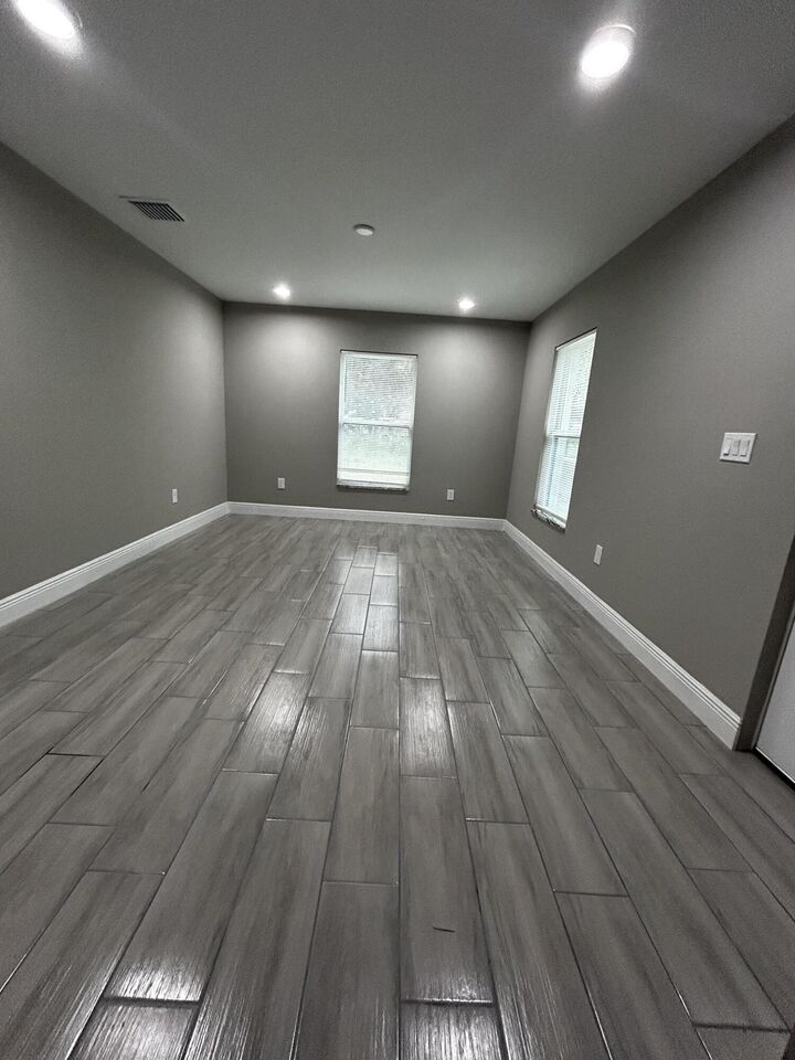 Property Photo: 325 N 14th N Street 1 FL 34950