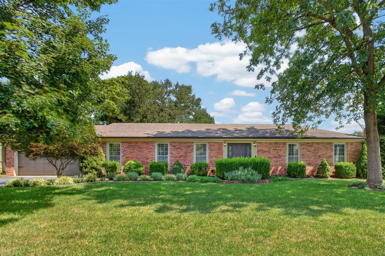Property Photo: 1931 Elmhurst Way KY 42104