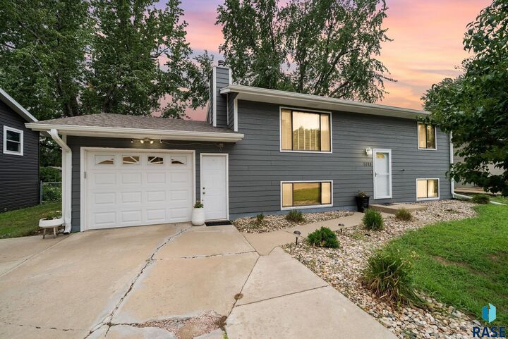 Property Photo: 5713 W 49th St SD 57106