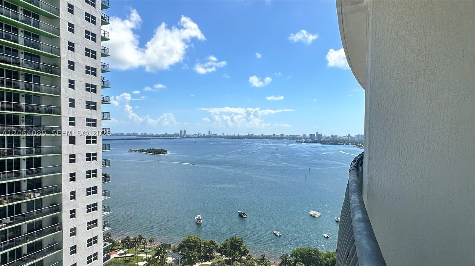 Property Photo:  1750 N Bayshore Dr 2607  FL 33132 