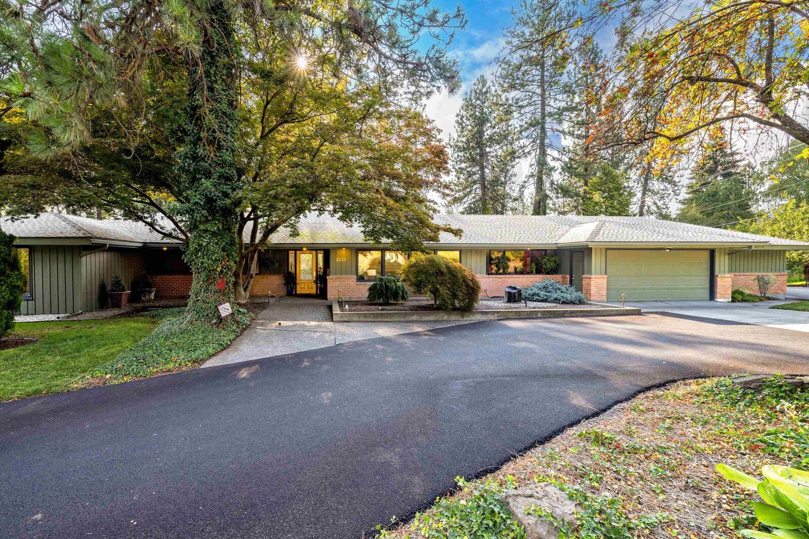 Property Photo: 2122 S Helena St WA 99203