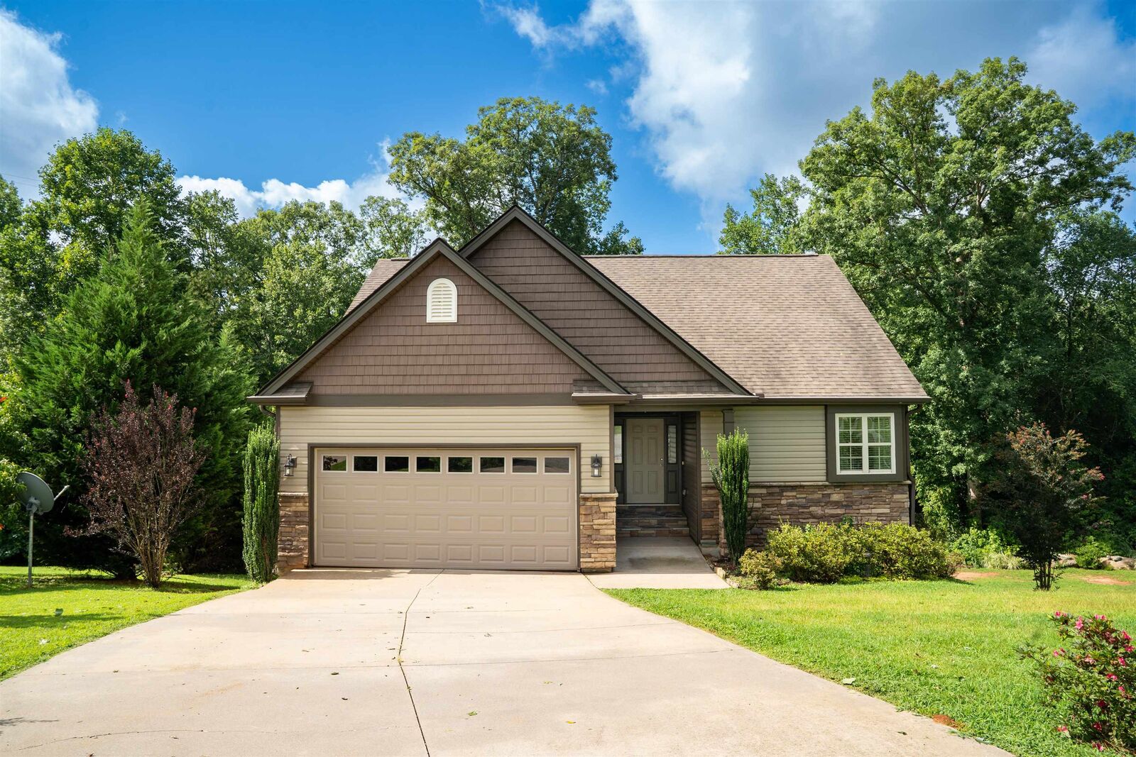 Property Photo: 121 Albus Dr. SC 29385