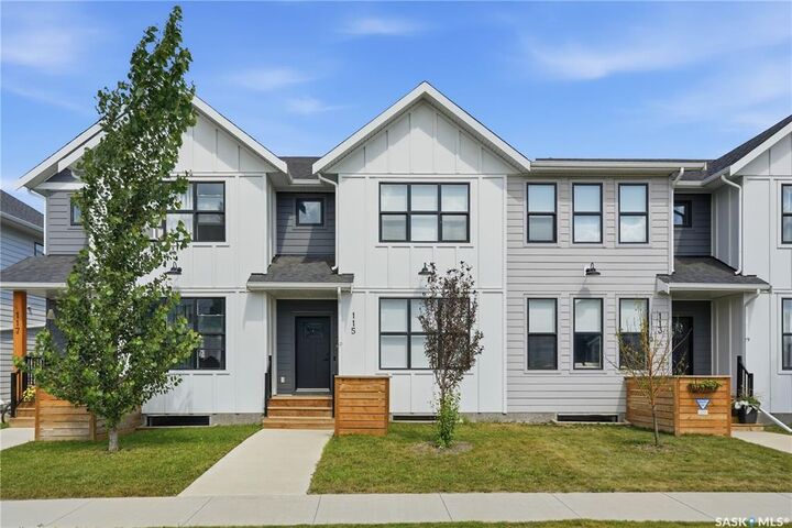 Property Photo:  115 Rosewood Boulevard E  SK S7V 0Z1 