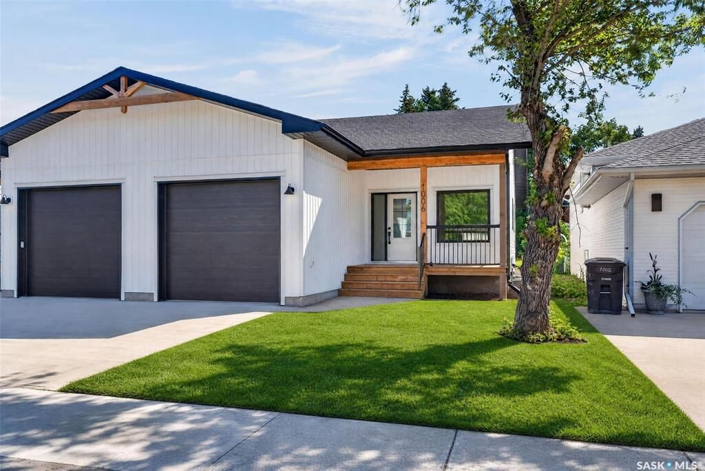 Property Photo:  1006 10th Street  SK S0K 2A0 