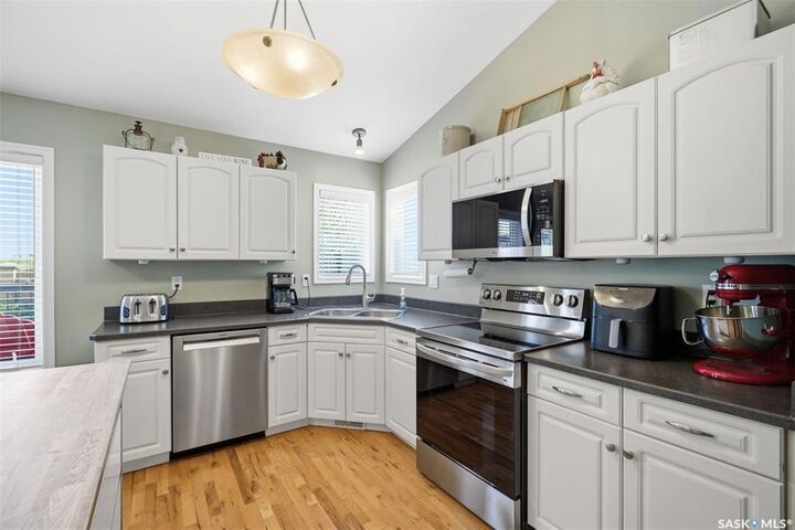Property Photo: 238 Beechmont Crescent SK S7V 1C8