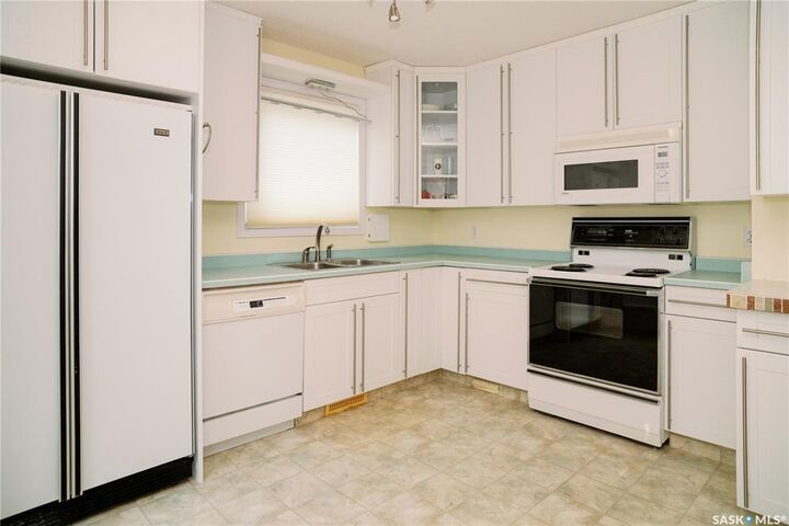 Property Photo: 939 Haslam Crescent SK S7S 1C8