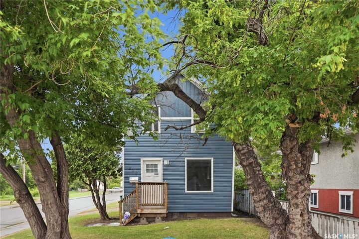 Property Photo: 202 W Avenue S SK S7M 3G3