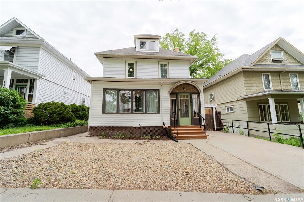 Property Photo: 1041 2nd Avenue NW SK S6H 3R3