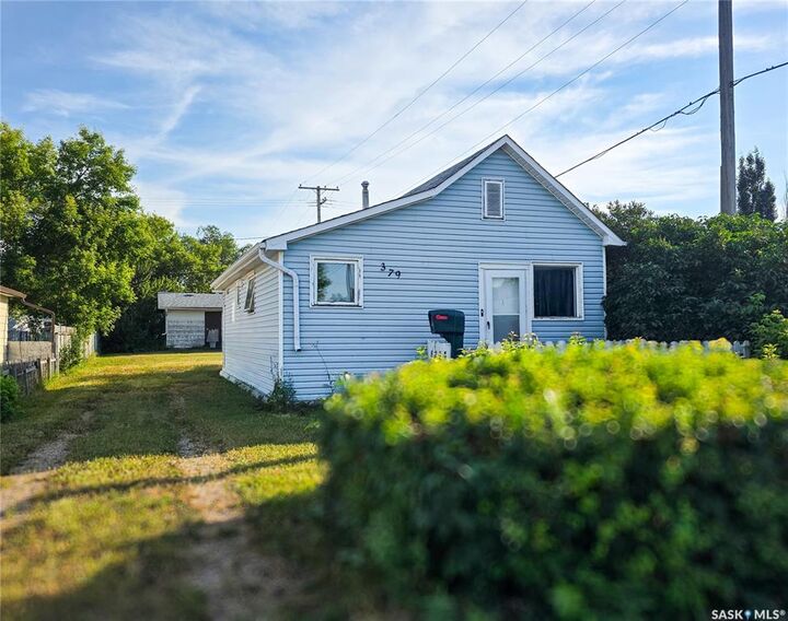 379 2nd Avenue W — photo 1