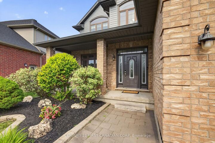 Property Photo: 834 Talisman Crescent ON N6K 0B6
