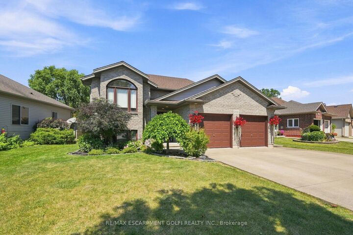 Property Photo: 202 Wellbrook Boulevard ON L3C 7M9