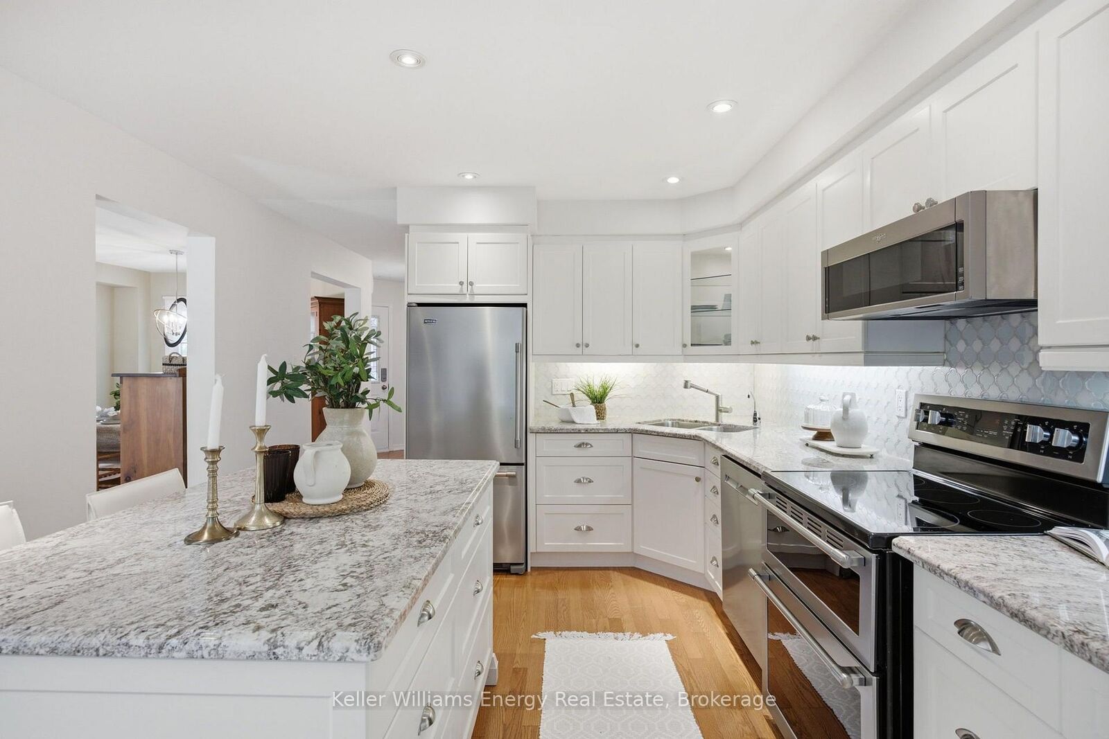 Photo de la propriété:  43 Knotty Pine Drive  ON L1R 2H2 