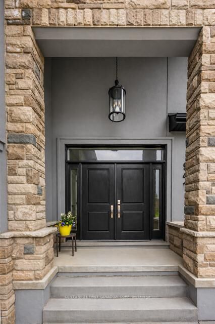 Property Photo: 941 Longworth Road ON N6K 0C9