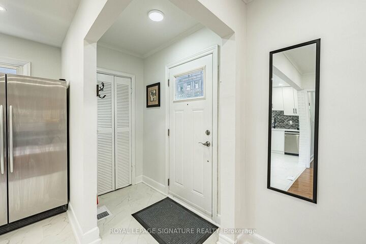 Property Photo: 7 Putney Road ON M8W 2K6