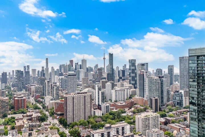 Property Photo:  395 Bloor Street E 2503  ON M4W 0B4 