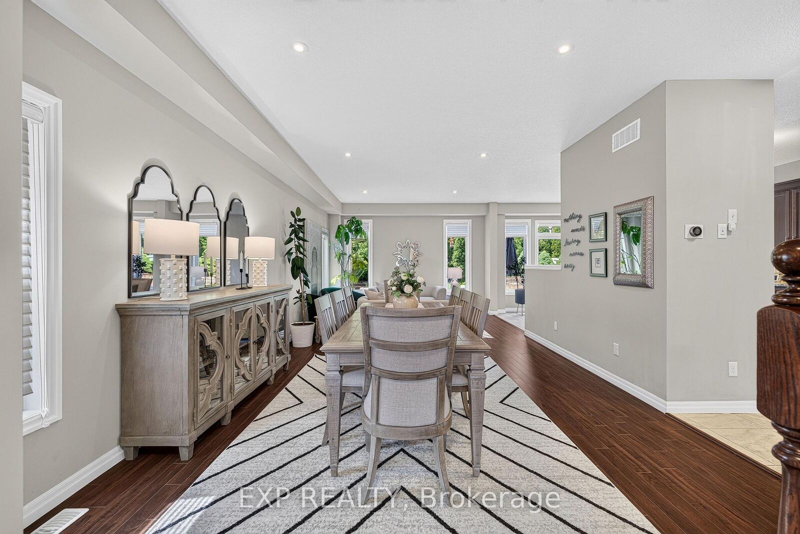 Property Photo: 522 Woodbine Avenue ON N2R 1Y9