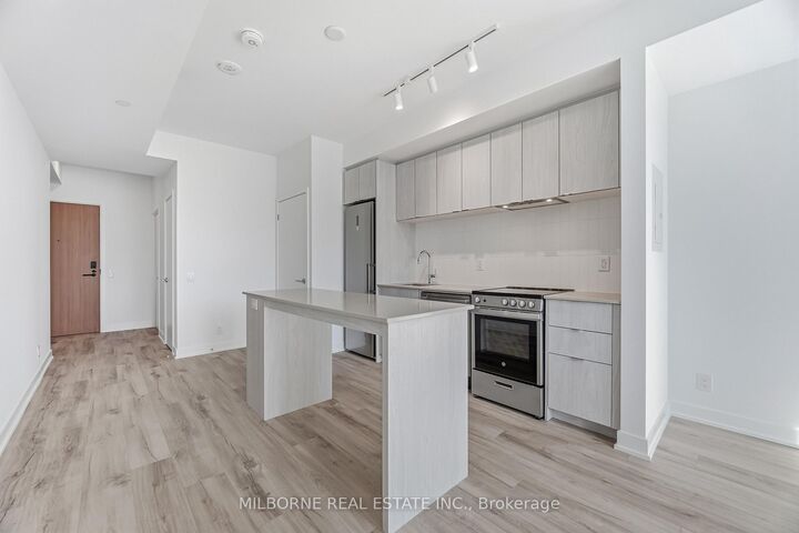Property Photo: 1660 Bloor Street W 510 ON M6P 1A8