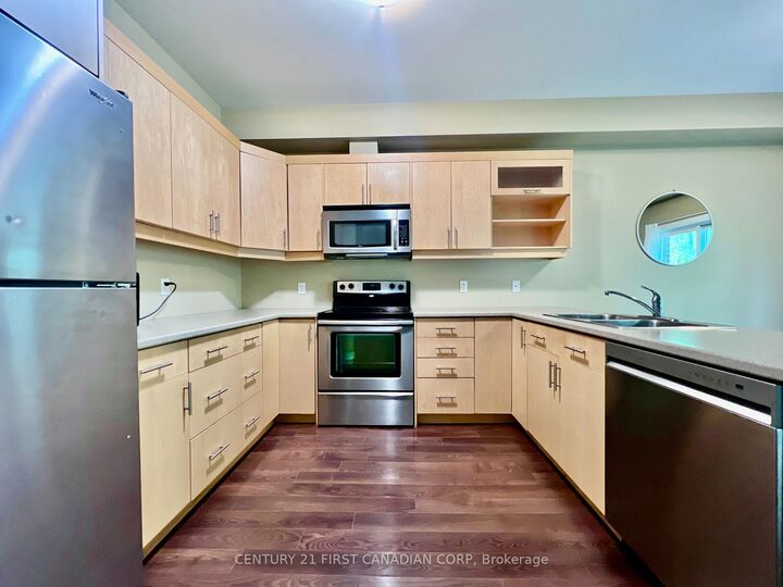 Photo de la propriété: 112 North Centre Road 45 ON N5X 0G9