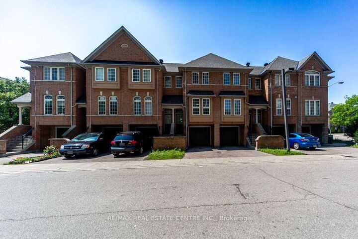 Property Photo: 50 Strathaven Drive 7 ON L5R 4E7