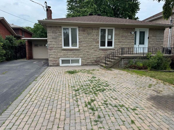 Property Photo: 39 Oak Avenue ON L4C 6R5