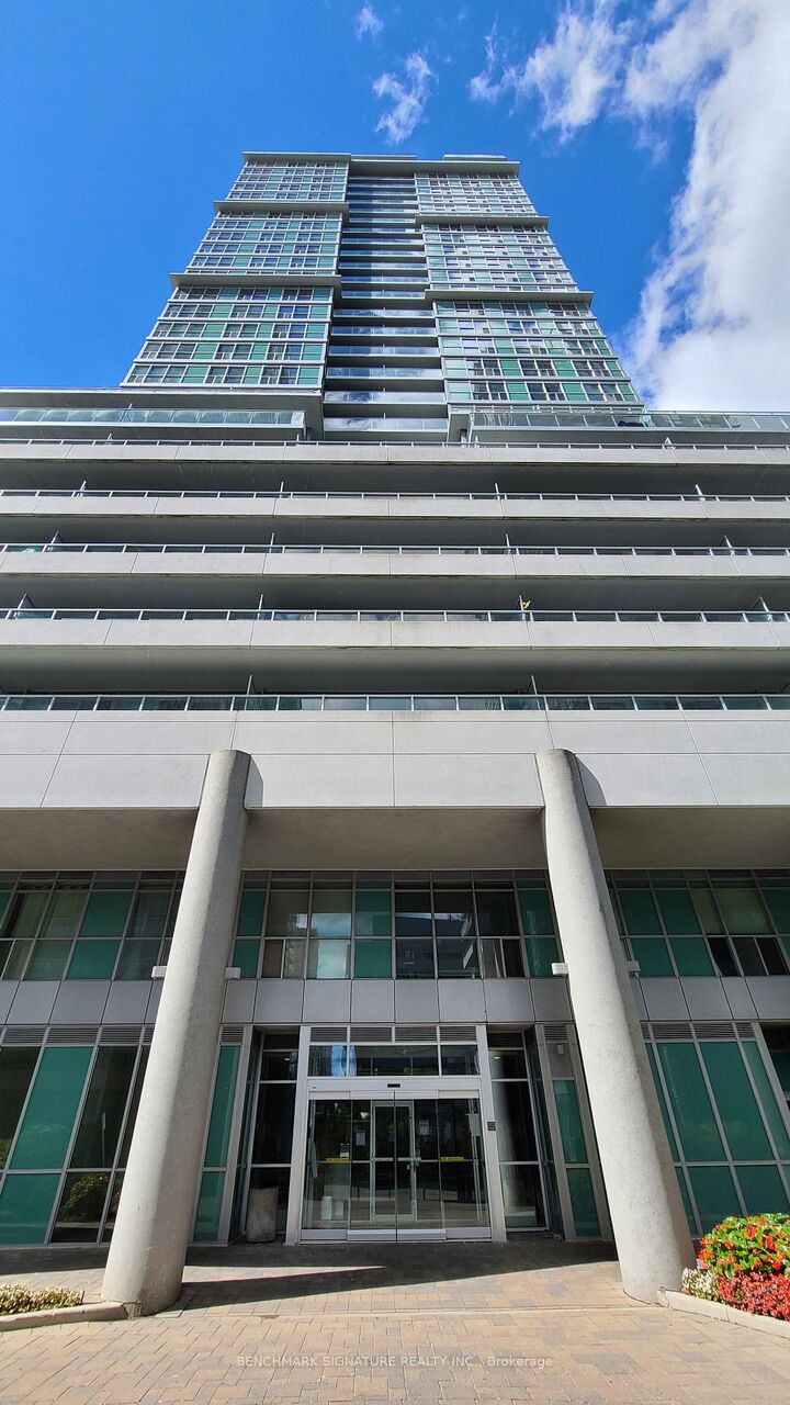Property Photo: 60 Town Centre Court 902 ON M1P 0B1