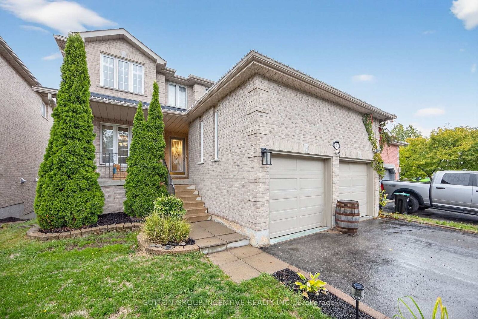 Property Photo: 4 Dunnett Drive ON L4N 0H8