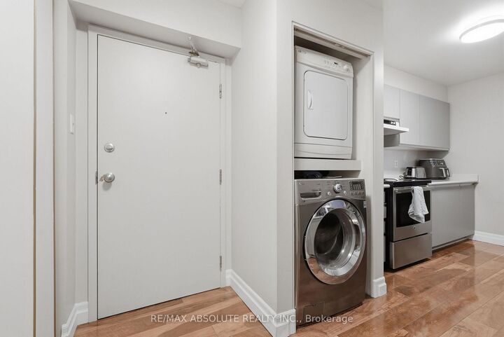 Property Photo:  250 Brittany Drive 318  ON K1K 4M1 
