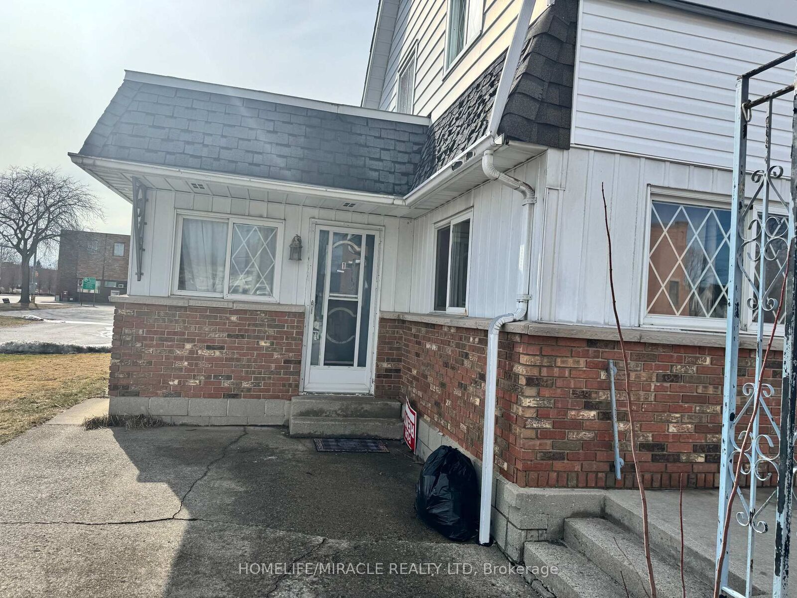 Property Photo:  217 Creek Street  ON N8A 4C1 