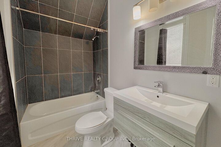 Property Photo:  119 McClary Avenue Upper  ON N5Z 2A6 