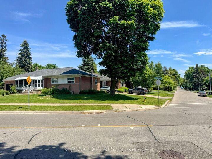 Property Photo:  71 Lloyd Manor Road  ON M9B 5J2 