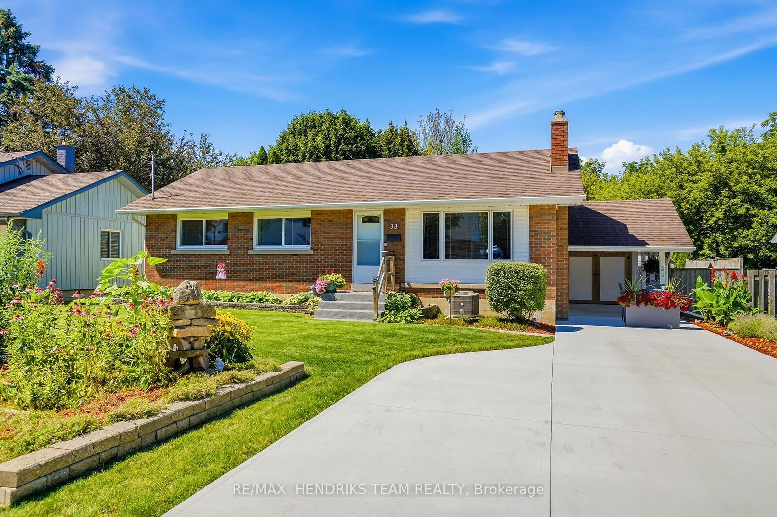 Property Photo: 33 Nickerson Avenue ON L2N 3M5