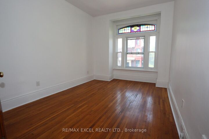 Property Photo: 15 Oxford Street ON M5T 1N8