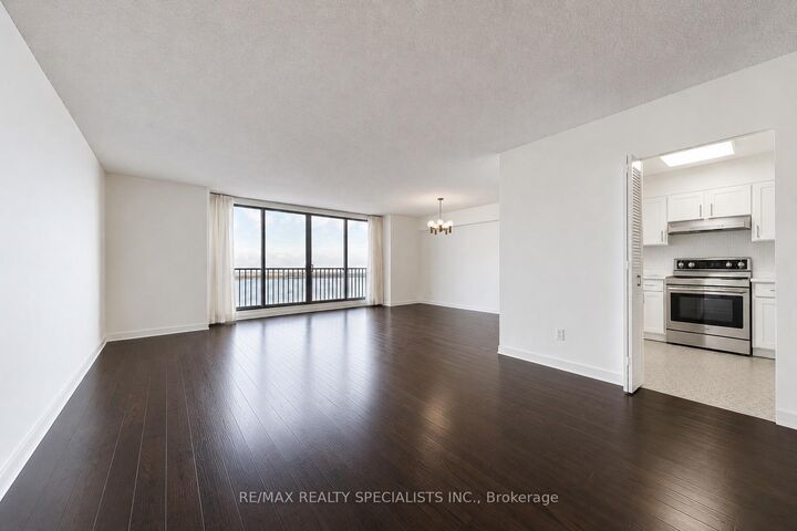 Property Photo: 33 Harbour Square 1207 ON M5J 2G2