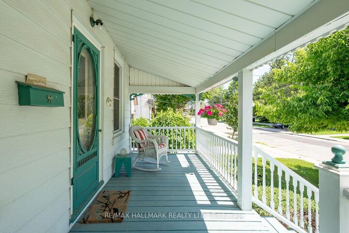 Property Photo: 40 Pinegrove Avenue ON M1N 2G5