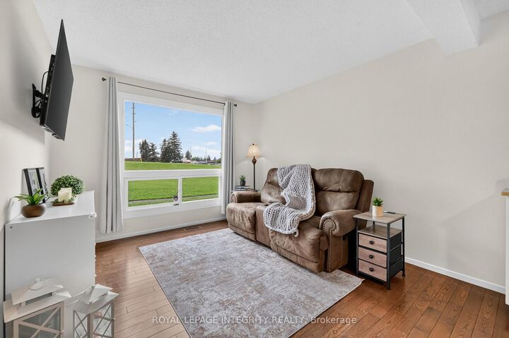 Property Photo: 1352 Bakker Court ON K1C 2K4