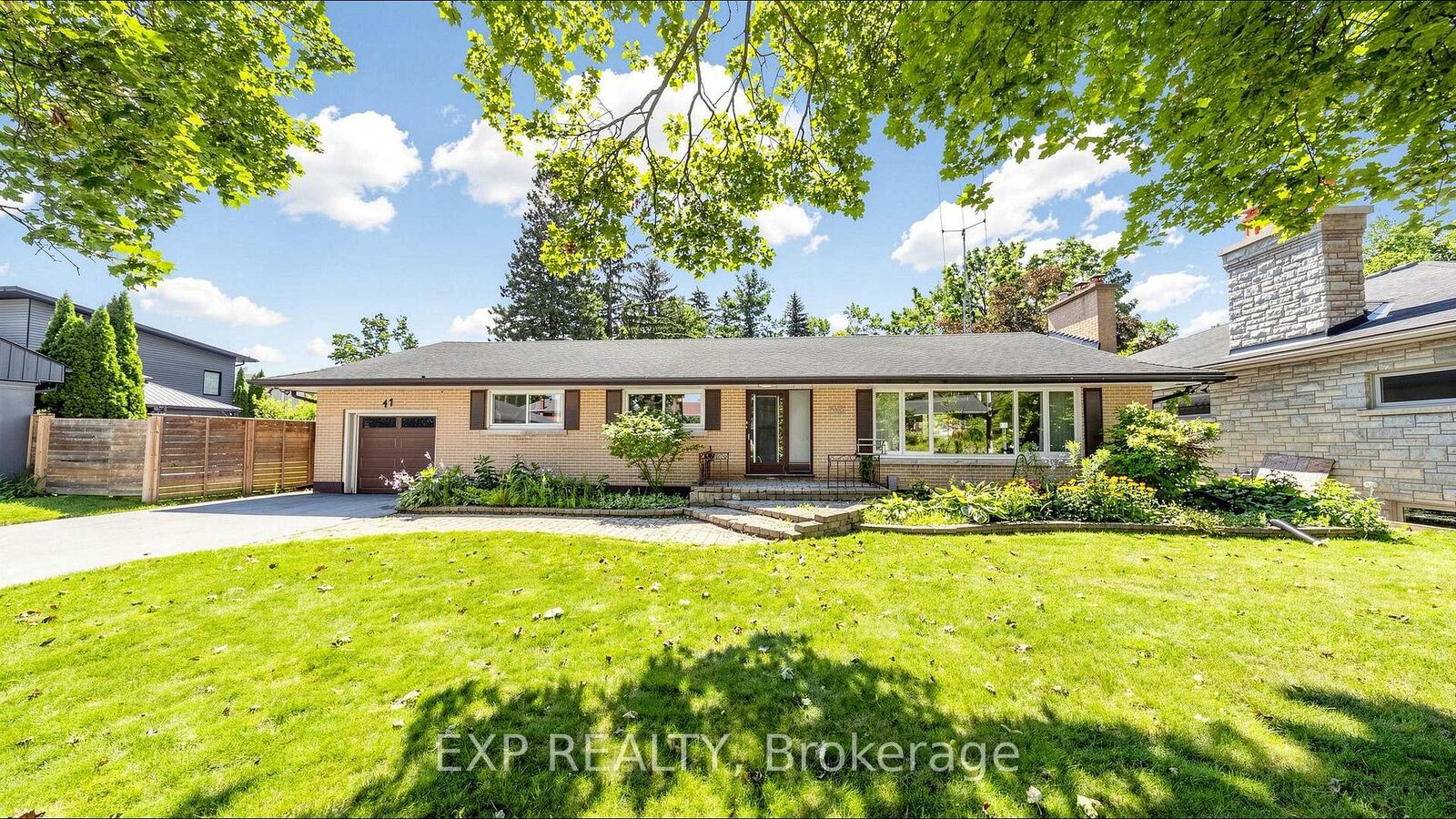 Property Photo:  43 Amelia Street S  ON L4M 1M5 
