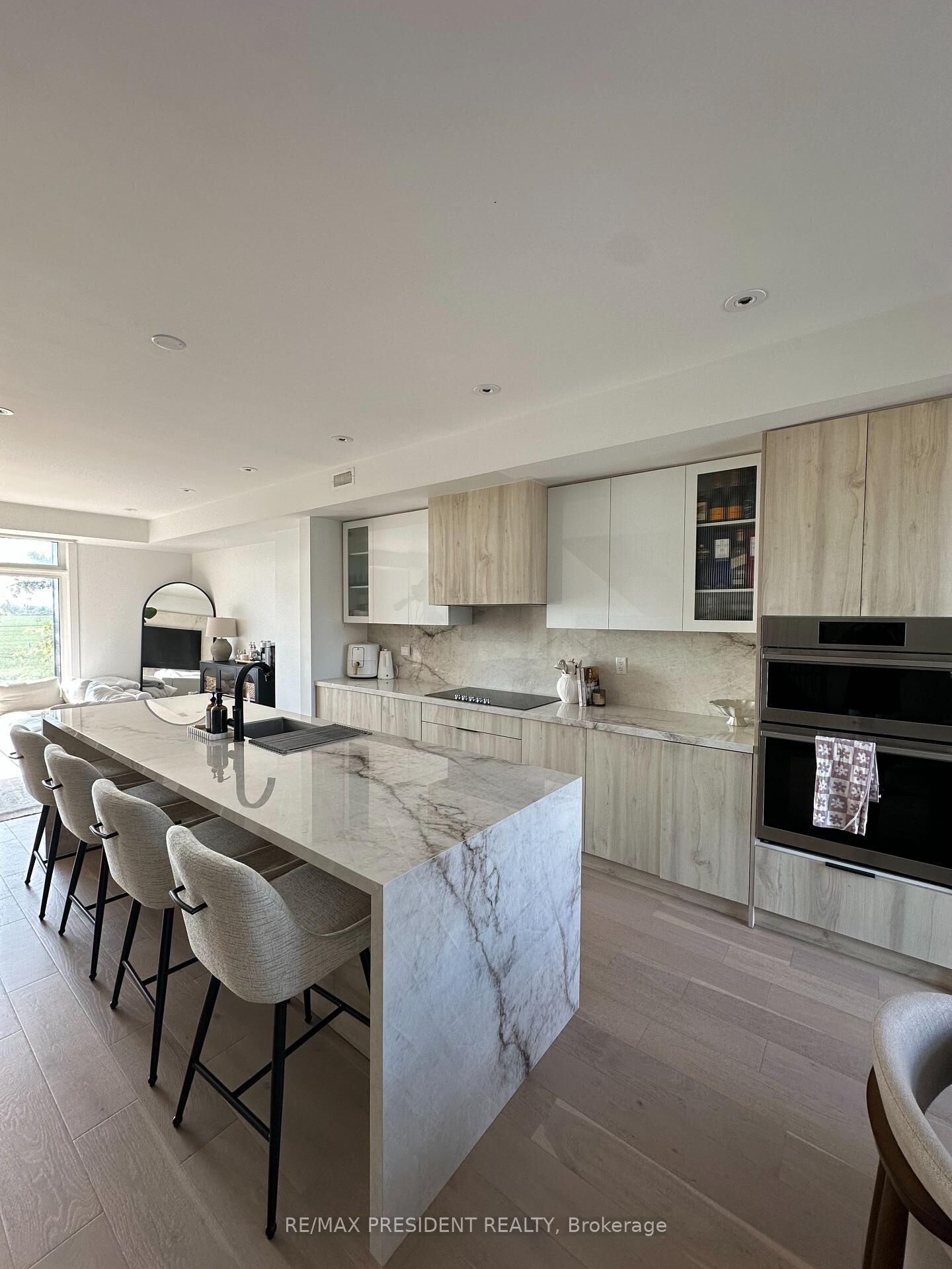 Property Photo: 63 Holyrood Crescent ON L4H 5G2