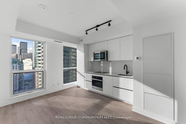 Property Photo:  327 King Street W 4503  ON M5V 0W7 