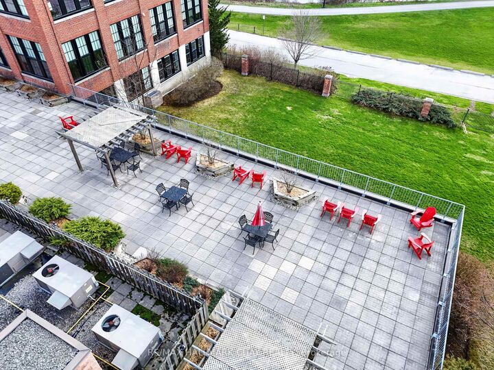 Property Photo: 543 Timothy Street 106 ON L3Y 1R1