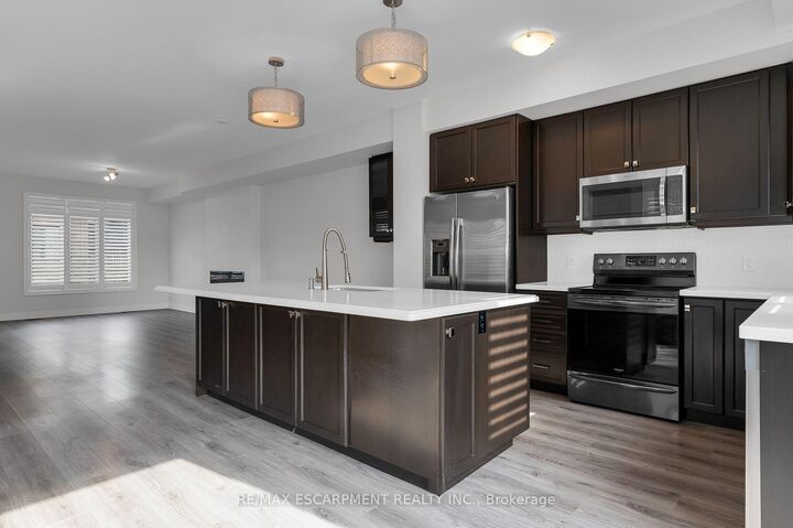 Property Photo:  2 Waterview Lane  ON L3M 0H2 