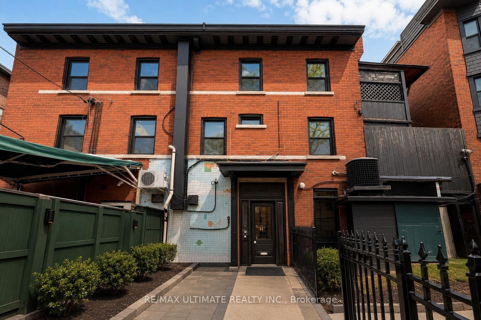 Property Photo: 308 Brunswick Avenue 2 ON M5R 2Z1