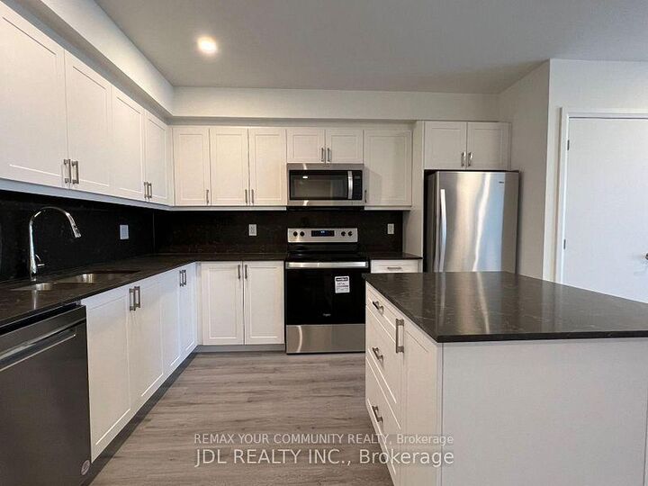 Property Photo:  58 Lakeside Terrace 811  ON L4M 7B9 