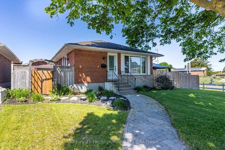 153 Springbank Avenue N — photo 1