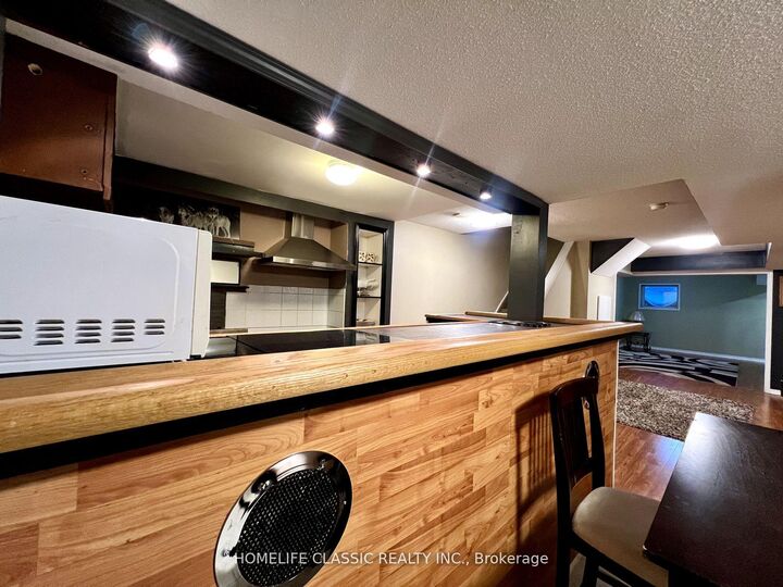 Property Photo:  423 Flanagan Court Lower  ON L3X 2G1 