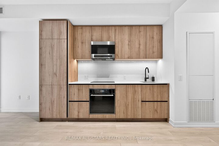 Property Photo:  127 Broadway Avenue 1106  ON M4P 1V4 