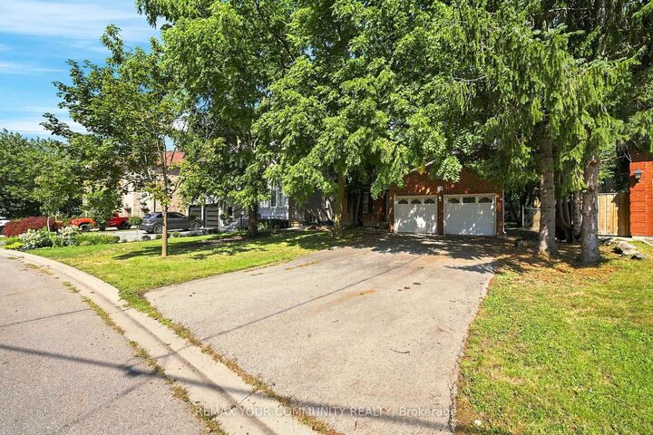 Property Photo:  34A Claridge Drive  ON L4C 6H3 